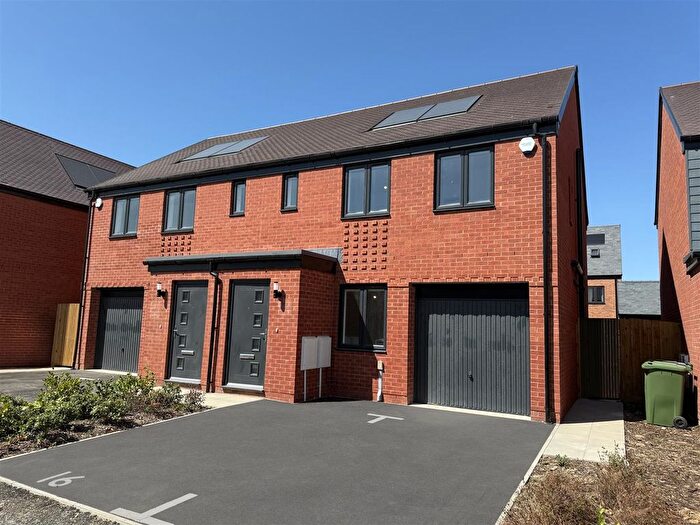 3 Bedroom Semi-Detached House To Rent In Fieldfare Road, Whiteley, Fareham, PO15