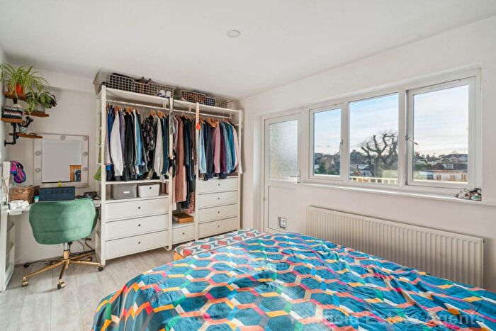 1 Bedroom Flat For Sale In Prestwood, Upper Hitch, Carpenders Park, WD19