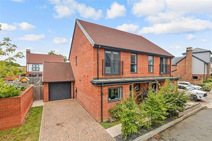 3 Bedroom Semi Detached House For Sale In Green Mews, Chilmington Green, Kent, TN23