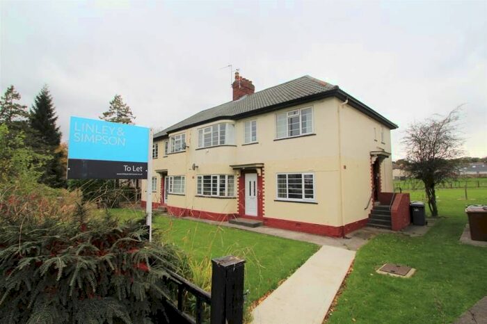 2 Bedroom Flat To Rent In Otley Road, Leeds, LS16