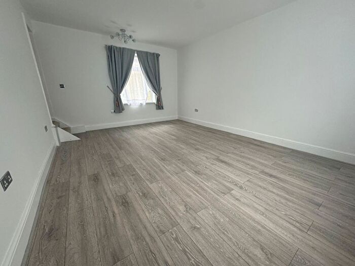 3 Bedroom Flat To Rent In Barking, IG11