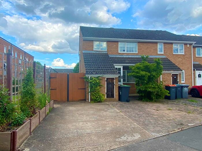 3 Bedroom Terraced House To Rent In Hillgrounds Road, Bedford, MK42