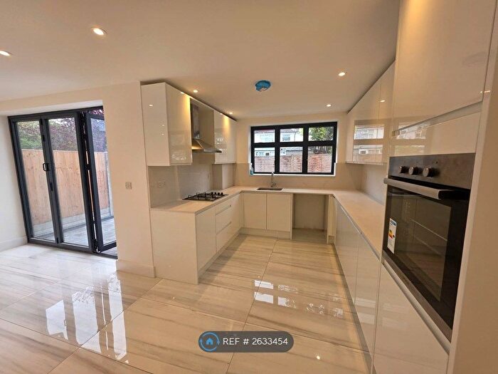 3 Bedroom Flat To Rent In Chantry Close, Harrow, HA3