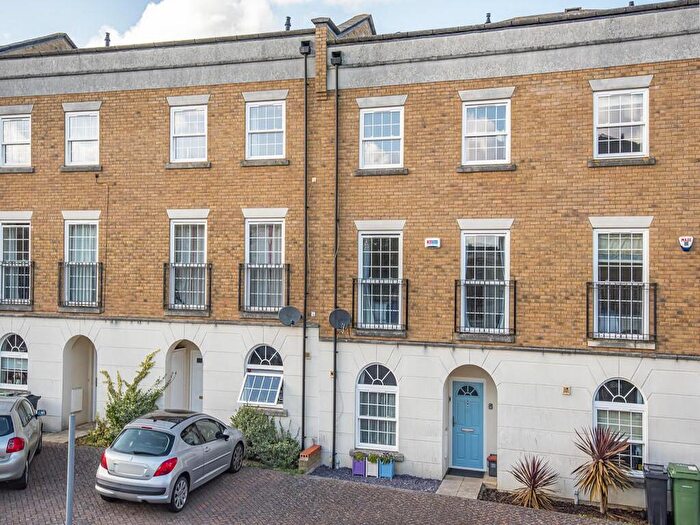 5 Bedroom Town House To Rent In Tarragon Road, Barming, ME16