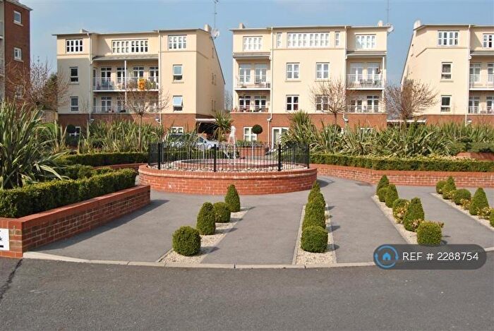 2 Bedroom Flat To Rent In Madingley Court, London, N20