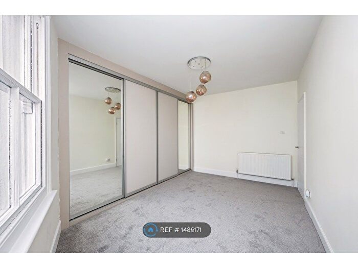 2 Bedroom Flat To Rent In Albion Hill, Brighton, BN2