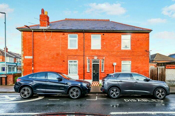 2 Bedroom Flat To Rent In Winter Road, Southsea, Hampshire, PO4