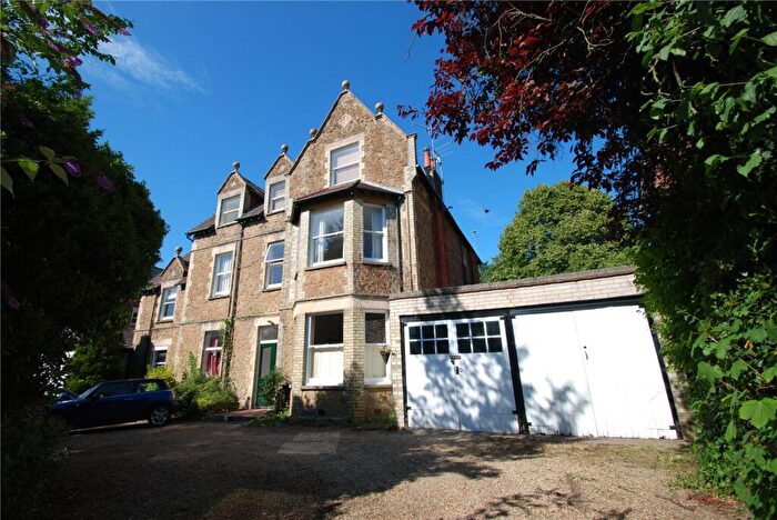 2 Bedroom Apartment To Rent In Albury Road, Christchurch, GU1