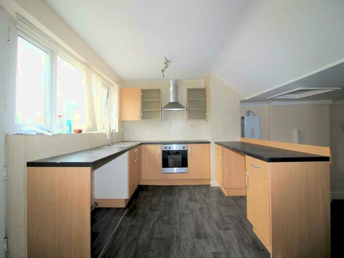 2 Bedroom Flat To Rent In High Street, Hoyland, Barnsley, S74