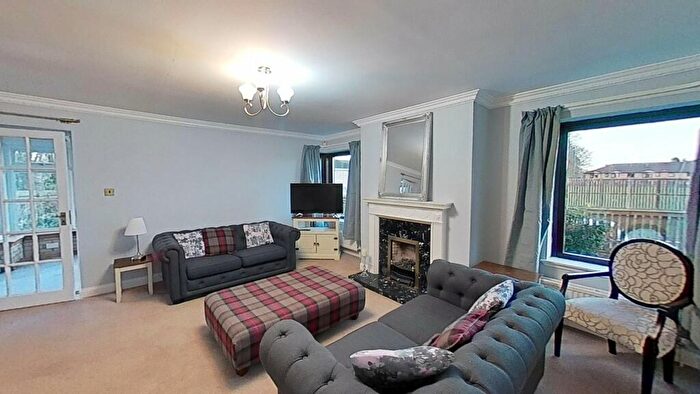 3 Bedroom Flat To Rent In Craiglockhart Terrace, Edinburgh, Midlothian, EH14