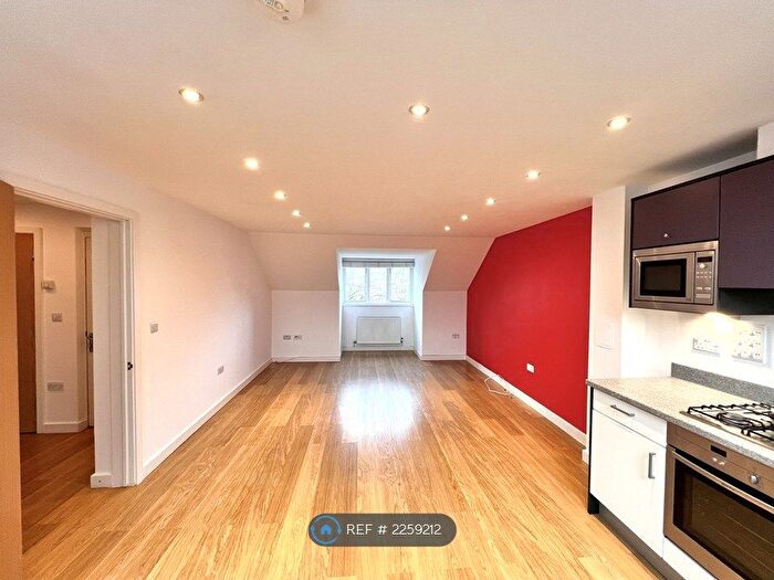 2 Bedroom Flat To Rent In Ravine Grove, London, SE18