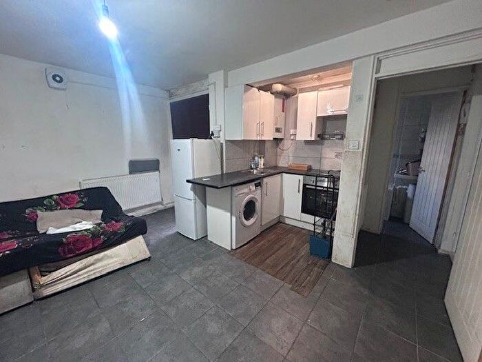 Studio To Rent In Ruthin Close, Luton, LU1