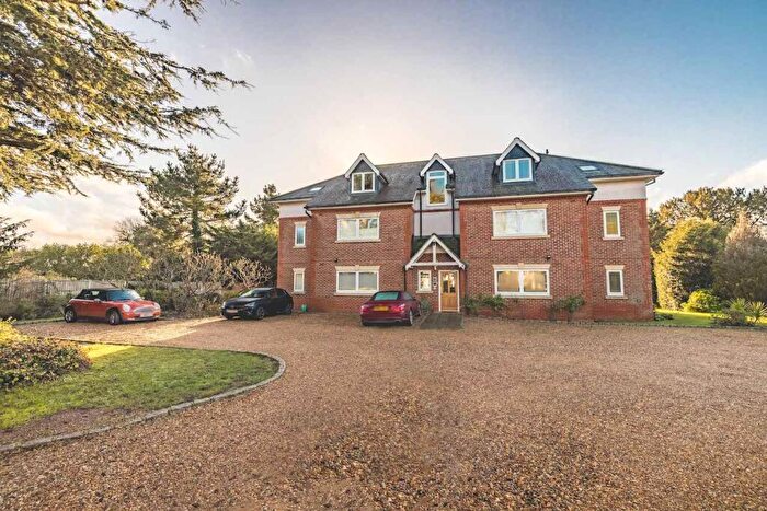 2 Bedroom Apartment For Sale In Lawn Close, Datchet, SL3