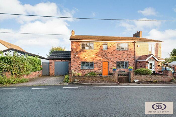 4 Bedroom Semi-Detached House For Sale In Stoneley Road, Crewe, CW1