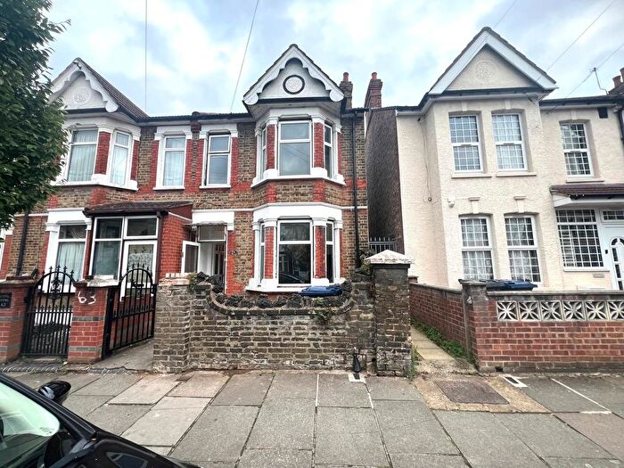 4 Bedroom Semi-Detached House To Rent In Woodlands Road, Southall, UB1