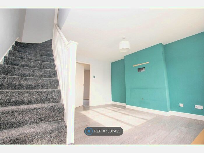 2 Bedroom End Of Terrace House To Rent In Castle Avenue, Rossington, Doncaster, DN11