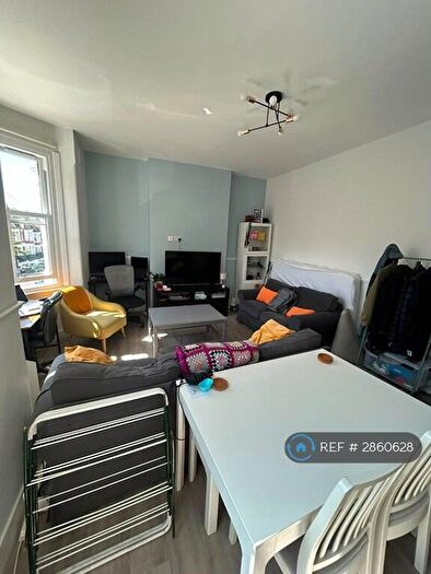 3 Bedroom Flat To Rent In Gosberton Road, London, SW12