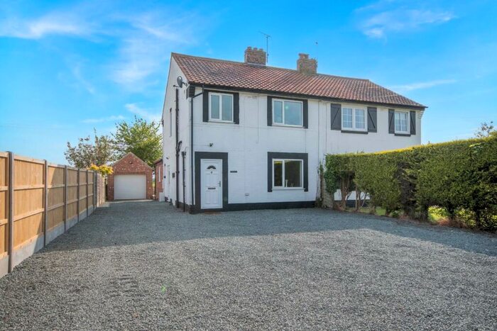 3 Bedroom Semi-Detached House For Sale In Stokeham, Retford, DN22
