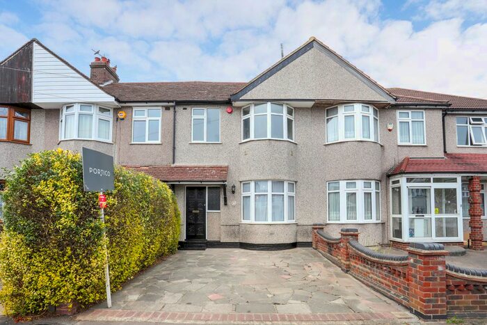 3 Bedroom Terraced House To Rent In Dunspring Lane, Ilford, IG5