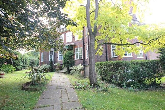 2 Bedroom Apartment To Rent In Bishops Court, London, N2