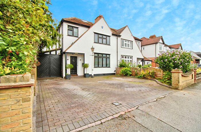 3 Bedroom Semi-Detached House For Sale In Mawney Road, Romford, RM7
