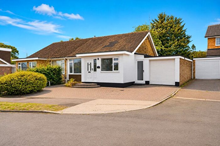 3 Bedroom Bungalow For Sale In Dell Rise, Park Street, St. Albans, Hertfordshire, AL2