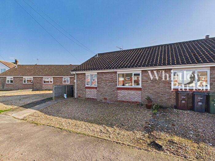 2 Bedroom Semi-Detached Bungalow For Sale In Rectory Road, Dickleburgh, IP21