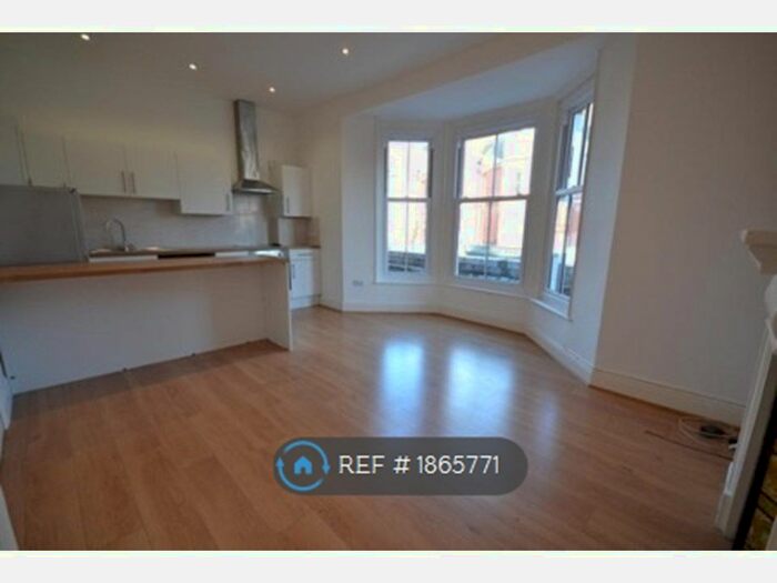 2 Bedroom Flat To Rent In Sackville Road, Bexhill-On-Sea, TN39