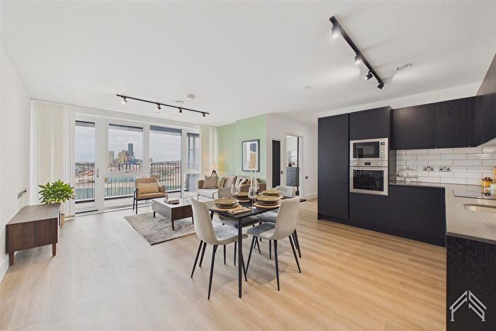 2 Bedroom Flat To Rent In Mitre Yard, North Kensington London, NW10