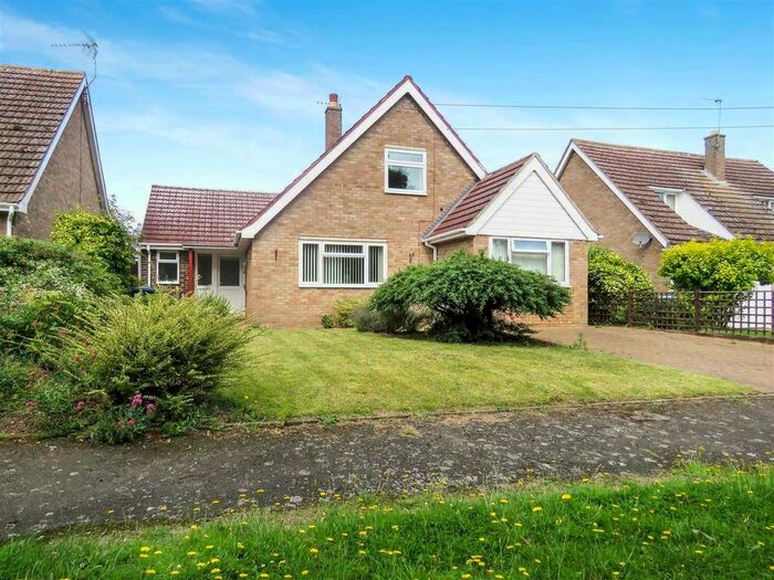 4 Bedroom Bungalow To Rent In Manor Close, Somersham, Huntingdon, Cambridgeshire PE28
