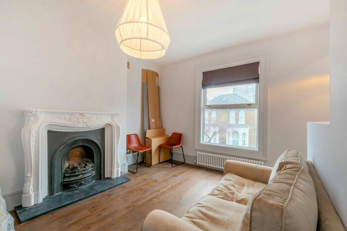 2 Bedroom Flat To Rent In Thornhill Road, Croydon, CR0