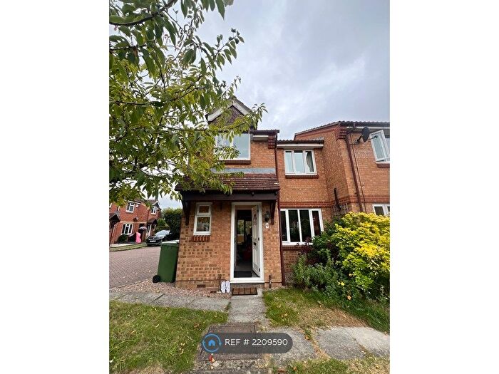 3 Bedroom End Of Terrace House To Rent In Hanbury Way, Camberley, GU15