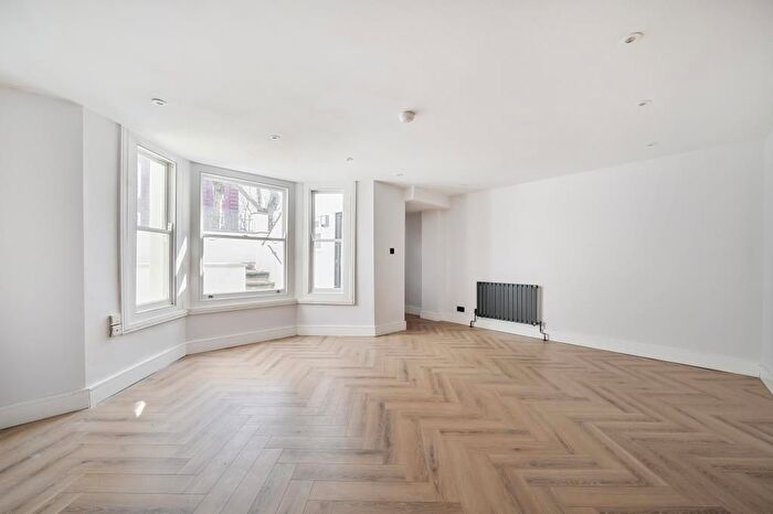 3 Bedroom Flat To Rent In Lancaster Road, Notting Hill, W11
