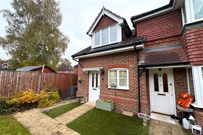 2 Bedroom End Of Terrace House For Sale In St. Johns Road, Farnborough, Hampshire, GU14
