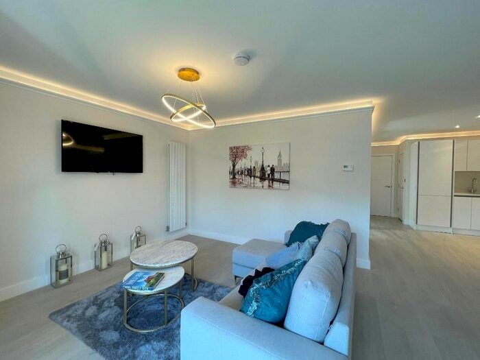 2 Bedroom Flat To Rent In Chatsworth Road, Croydon, Surrey, CR0