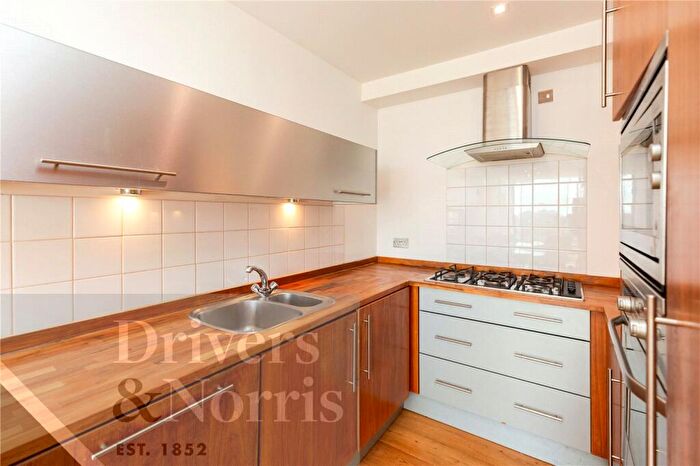 2 Bedroom Apartment To Rent In Spaceworks Building, Plumbers Row, Hackney, London, E1