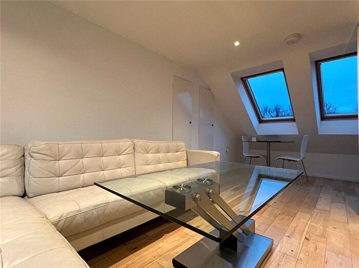 2 Bedroom Flat To Rent In Jubilee Road, Perivale, Greenford, UB6