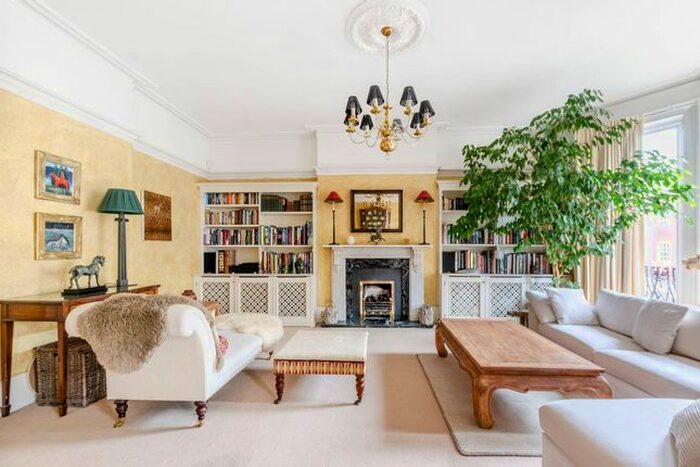 4 Bedroom Flat To Rent In Drayton Gardens, South Kensington, London, SW10