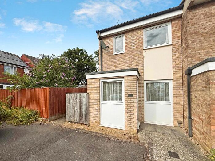 2 Bedroom End Of Terrace House For Sale In Lancaster Close, Bicester, OX26