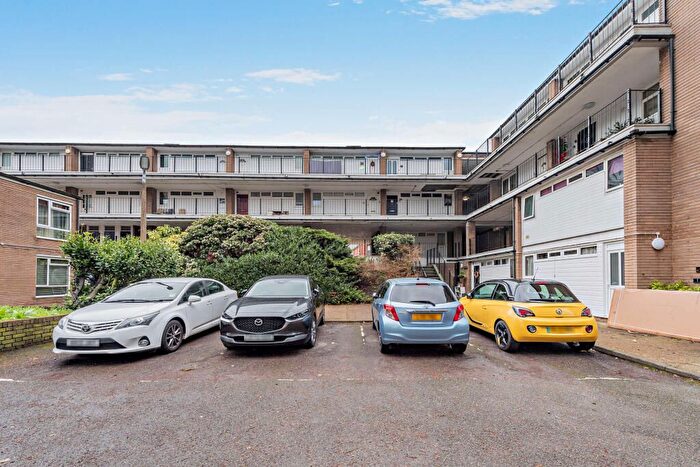 1 Bedroom Flat For Sale In Watling Court, High Street, Elstree, WD6