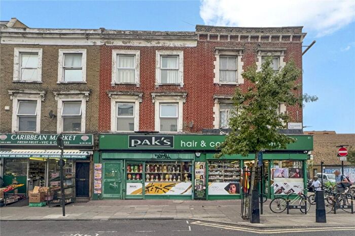 Apartment To Rent In Chatsworth Road, London, E5