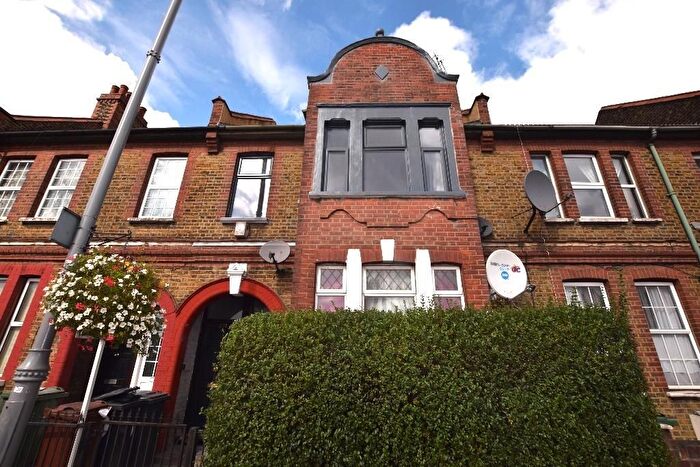 2 Bedroom Flat To Rent In Lea Bridge Road, London, E10