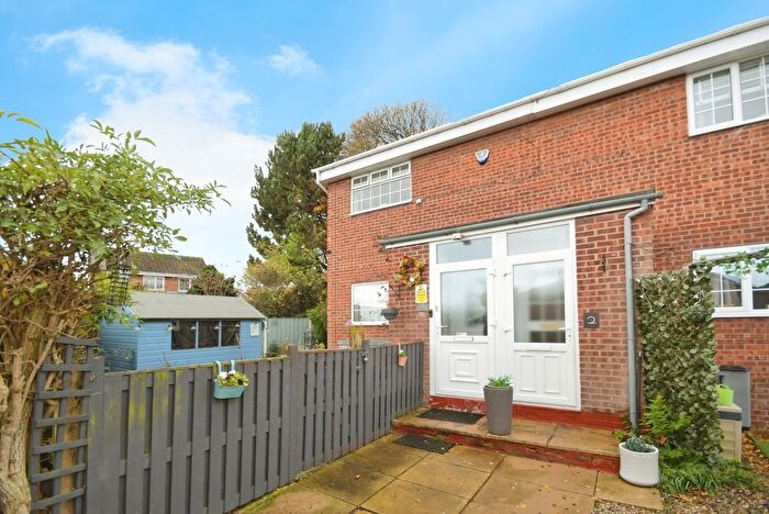 1 Bedroom Flat For Sale In Martin Court, Eckington, Sheffield, Derbyshire, S21