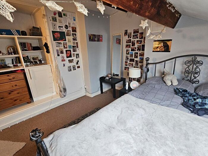 6 Bedroom House To Rent In Hyde Park Terrace, Leeds, LS6