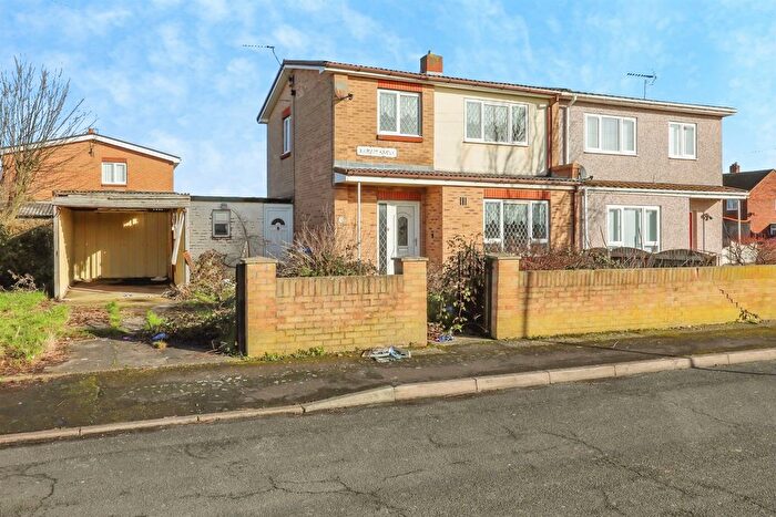 3 Bedroom Semi-Detached House For Sale In Ingram Grove, Dunscroft, Doncaster, DN7