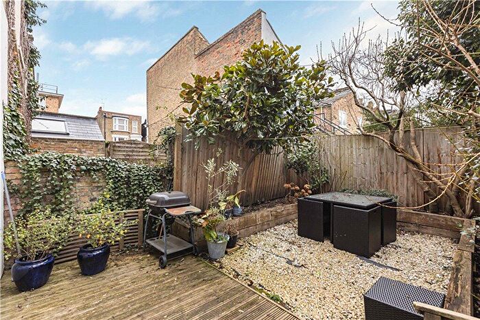 3 Bedroom Terraced House For Sale In Elderfield Road, London, E5