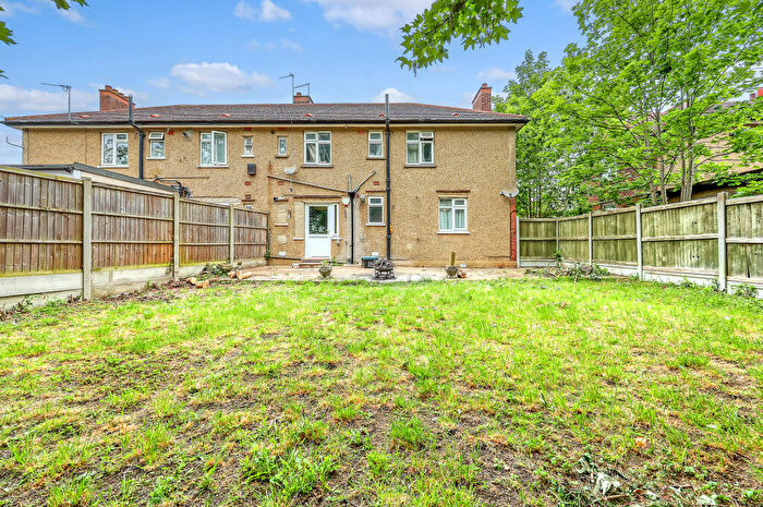 2 Bedroom Flat To Rent In Duke Road, Barkingside, IG6