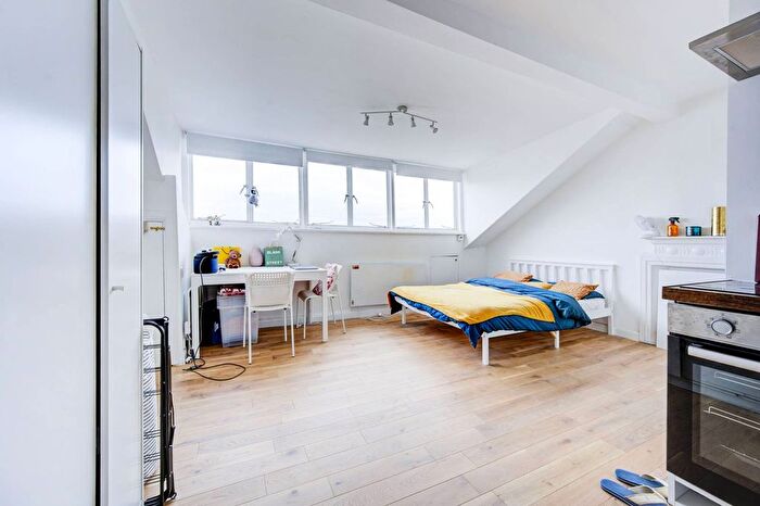 Studio For Sale In Pembridge Square, Notting Hill, London, W2
