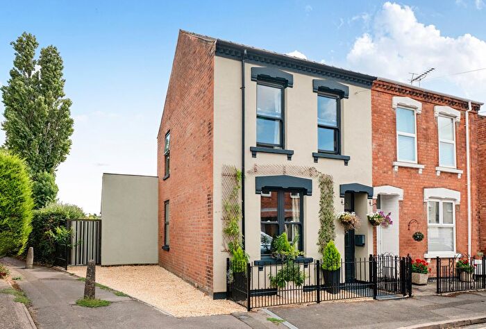 4 Bedroom End Terrace House For Sale In Swan Road, Gloucester, Gloucestershire, GL1