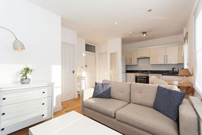 1 Bedroom Flat To Rent In Rosehill Road, London, SW18
